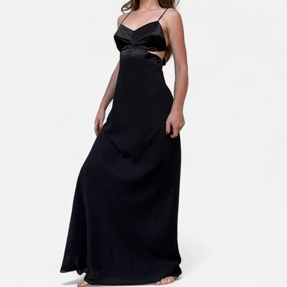Black 90s gown with cutout and open back - Picture 1 of 7